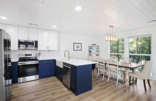 Isle of Palms House | Stunning Designer Home, Fully Renovated, in Gated Community Near Beach.