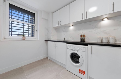 Penge Apartment | Stunning Ensuite Studio Crystal Palace London Se20