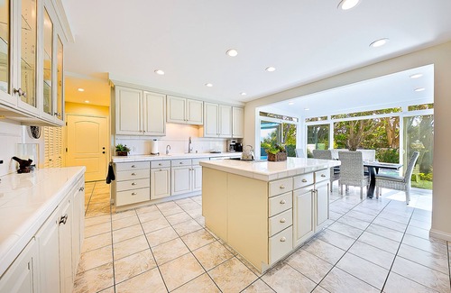 Muirlands House | Stunning estate with private tennis court, saltwater pool & pool spa