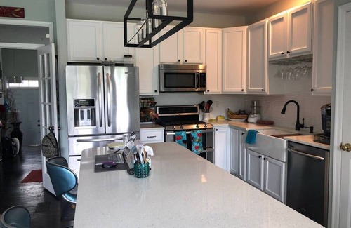 Linganore-Bartonsville House | Stunning Executive Style Suite with Queen & Twin bed