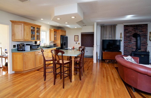 East Falmouth House | Stunning Falmouth Cape House close to Beaches, Golf, Restaurants and Shops.