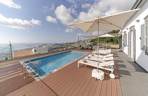 Monte Villa | Stunning Funchal Villa | 3 Bedrooms | Vila da Portada | Panoramic Sea Views |.
