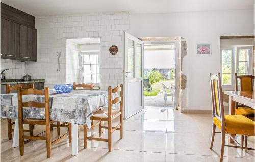 Sardinero House | Stunning Home In Fisterra With Kitchen