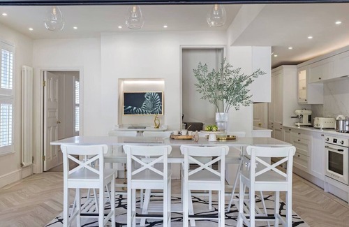 Leigh-on-Sea House | Stunning house in the heart of Leigh-On-Sea, Best location in Leigh On Sea