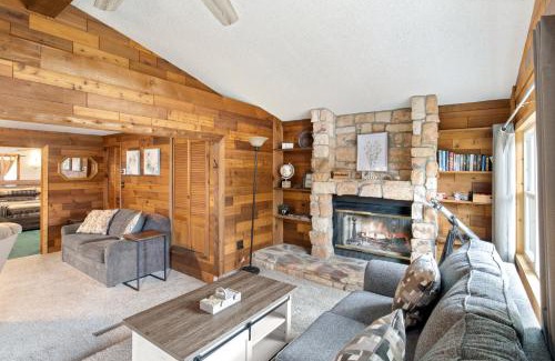 Climax Springs House | Stunning Lake View On A Nice & Quiet Relaxing Home