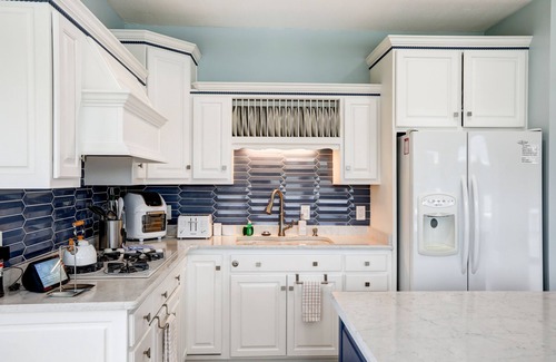 Cedar Cliff House | Stunning lakefront home with kayaks, dock, fireplace, game room, & washer/dryer