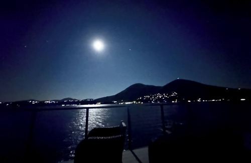 Clearlake House | Stunning Lakefront Retreat with Breathtaking Views of Mount Konocti