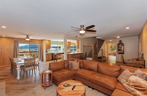 Big Bear Lake House | Stunning Lakeview House with HotTub, BBQ and GameRoom