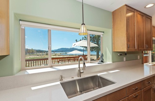 Big Bear Lake House | Stunning Lakeview House with HotTub, BBQ and GameRoom