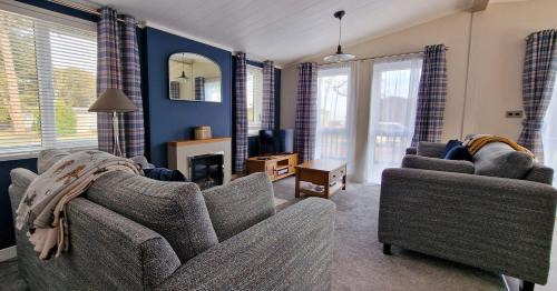 Corton Cabin | Stunning Lodge With Large Decking At Azure Seas In Suffolk Ref 32109Og