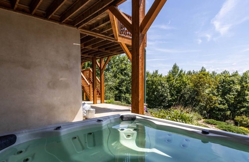 Vein Mountain Cabin | Stunning Log Cabin with Panoramic Mountain Views