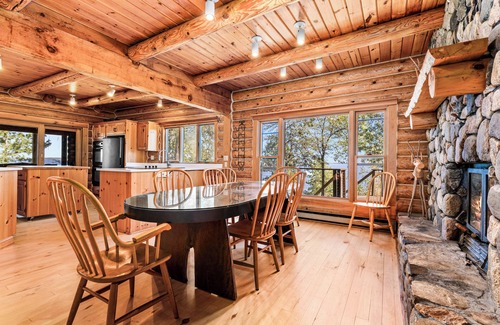 Ray Cabin | Stunning log home on beautiful lake Kabetogama