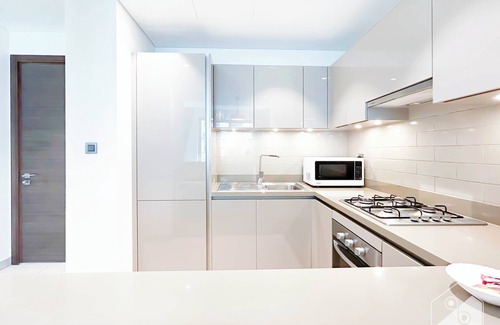 Dubai Apartment | Stunning & New 1B Apt with Balcony & View Dubai