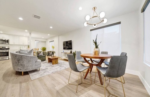 Fullerton House | Stunning & Newly Remodeled Close to Disney