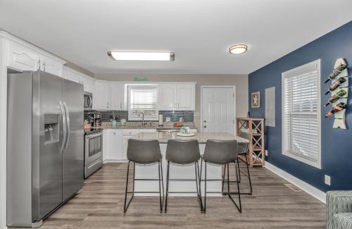 Myrtle Beach House | Stunning Ocean Lakes "Coastal Cottage" Beach House-Renovated! LED Fireplace! Walk to The Beach!