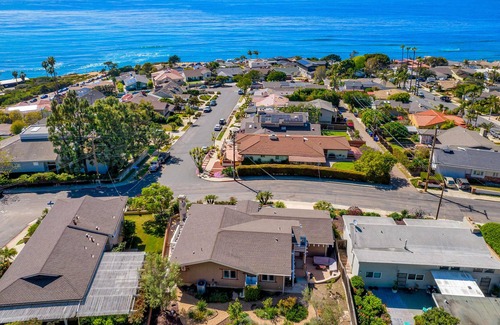 Sunset Cliffs House | Stunning ocean view home with WiFi, central AC, hot tub - snowbirds welcome
