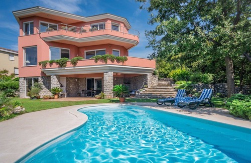 Zurkovo Villa | Stunning private villa for 8 people with A/C, private pool, WIFI, TV, terrace and pets allowed