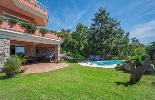 Zurkovo Villa | Stunning private villa for 8 people with A/C, private pool, WIFI, TV, terrace and pets allowed
