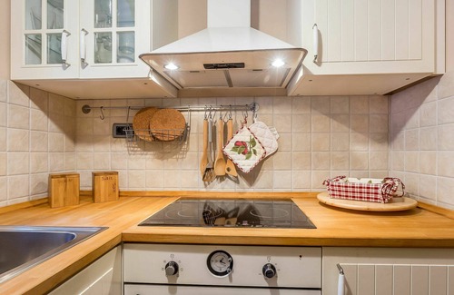 Lic House | Stunning private villa for 4 guests with A/C, WIFI, hot tub, TV and terrace