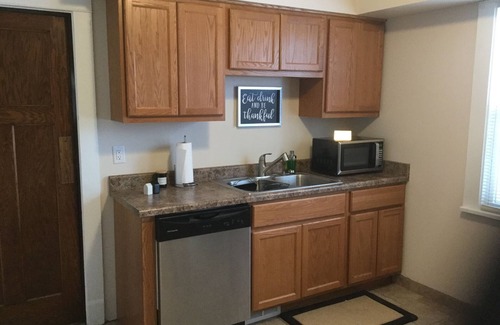 Racine House | Stunning! Professionally Cleaned, Self Check In - Sleeps 8