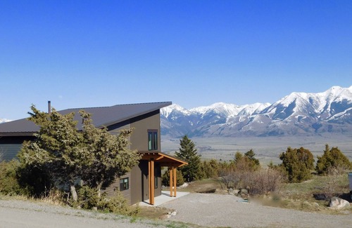 Emigrant House | Stunning Property * Yellowstone Park * ChicoHotSprings * Hot Tub * Amazing Views