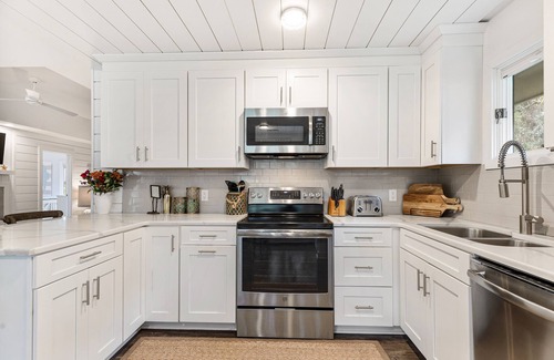 Kiawah Island Cottage | Stunning remodeled cottage, central location!