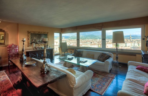 San Giovanni Apartment | Stunning Renovated Cental Penthouse w/Amazing Views! 5 Terraces & 5min to Town