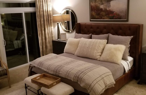 Greer Cabin | STUNNING RETREAT, only 15 min to GSP! Family Fun, Great View!