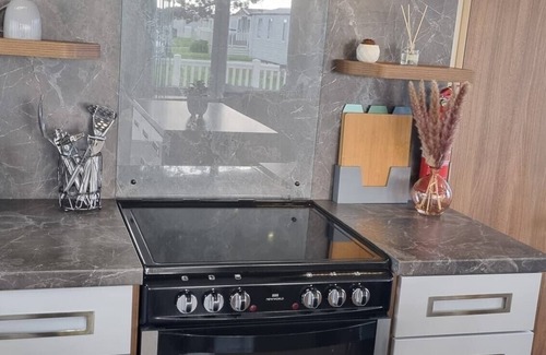 Christchurch Cabin | Stunning Seaside Lodge Nr New Forest 2 bed