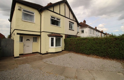 Scunthorpe House | Stunning Service Accommodation, Ideal Location Ashby Scunthorpe Sleeps upto 5