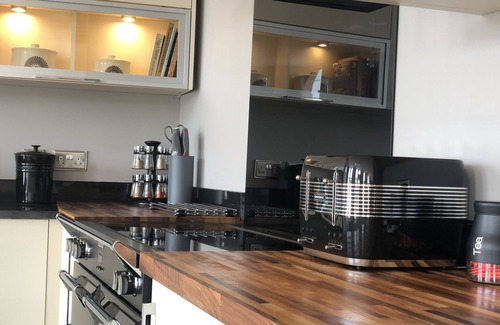 Burnham-on-Crouch Apartment | Stunning Spacious 3 Bed Apartment with River Views