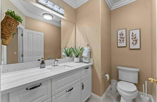 Westlake Apartment | Stunning Spacious Family Home in Natomas