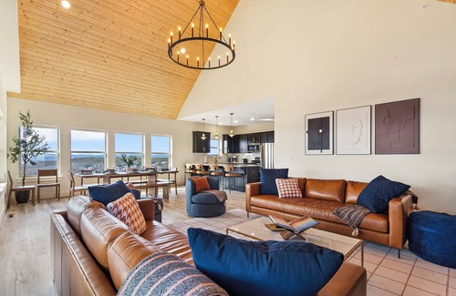 Table Rock House | Stunning Table Rock views-indoor and outdoor pools