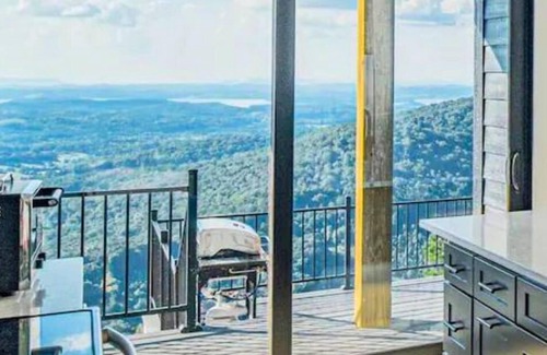 Sevierville House | Stunning Views, 2 King BDs, Indoor Heated Pool