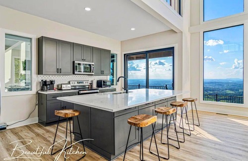 Sevierville House | Stunning Views, 2 King BDs, Indoor Heated Pool