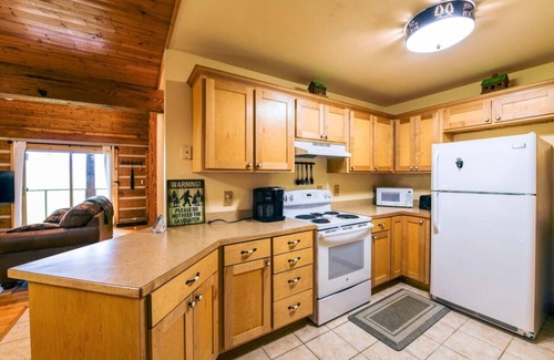 Sylva Cabin | Stunning Views | 5 Min to Blue Ridge Parkway