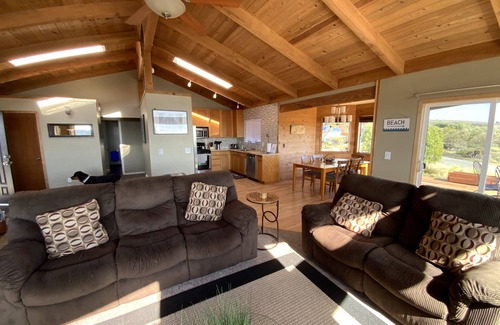 Bodega Bay House | Stunning Views of CA Coast : Beautifully Remodeled Home