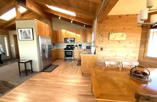 Bodega Bay House | Stunning Views of CA Coast : Beautifully Remodeled Home