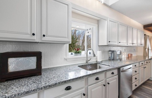 Wilmington House | Stunning views of Lake Whitingham+ Minutes from downtown Wilmington!