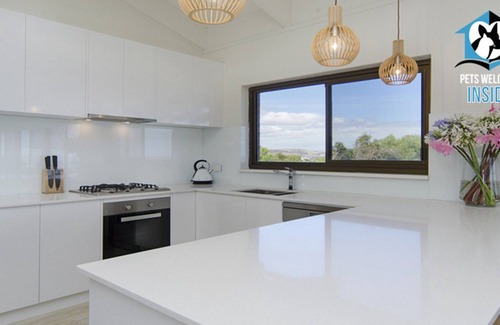 Carrickalinga House | Stunning Views & Reno'd Beach Chic