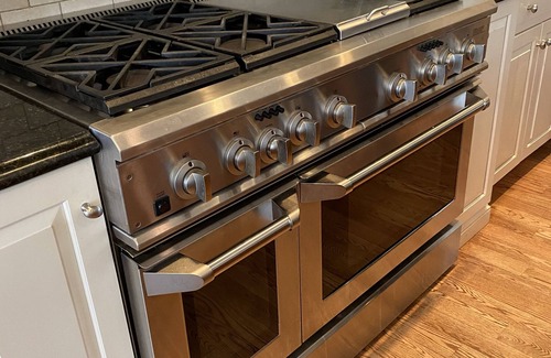 Media House | Stunning Views, Resort-style Pool, & Tree House,