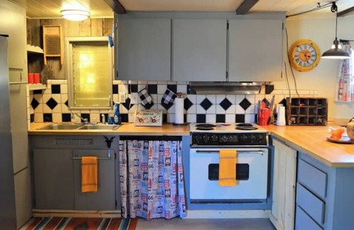 Meadview Cabin | Stunning Views! Rustic cabin facing the base of Grand Canyon West