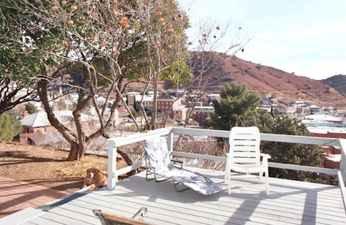 Bisbee House | Stunning Views.Steps to Main Street, Family and Pet-friendly, Free Parking