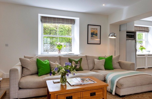 Grantley House | Stunning villa for 2 guests with WIFI, balcony and pets allowed