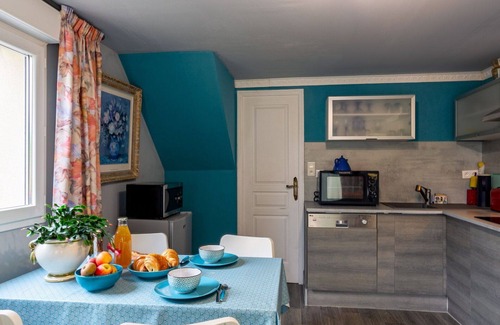 Locquirec House | Stunning villa for 3 guests with WIFI, TV, patio, pets allowed and parking