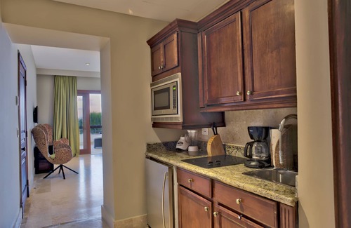 Punta Cana Apartment | Stupendous 2-Bedroom Condo with Balcony, Golf View & Wi-Fi - 15 min from PUJ