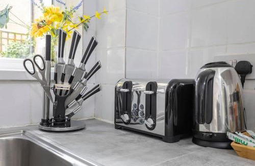 Bromley North Apartment | Stylish 1-Bed Luxury Retreat