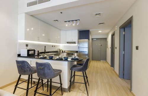 Trade Center Apartment | Stylish 1 bedroom Apt in Dubai Marina