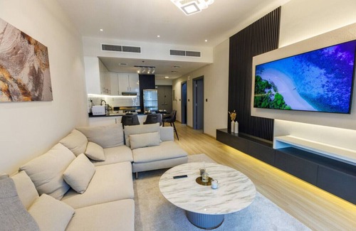 Trade Center Apartment | Stylish 1 bedroom Apt in Dubai Marina