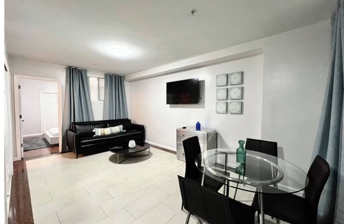 Chinatown Apartment | Stylish 1Bd Apt next to Convention Center